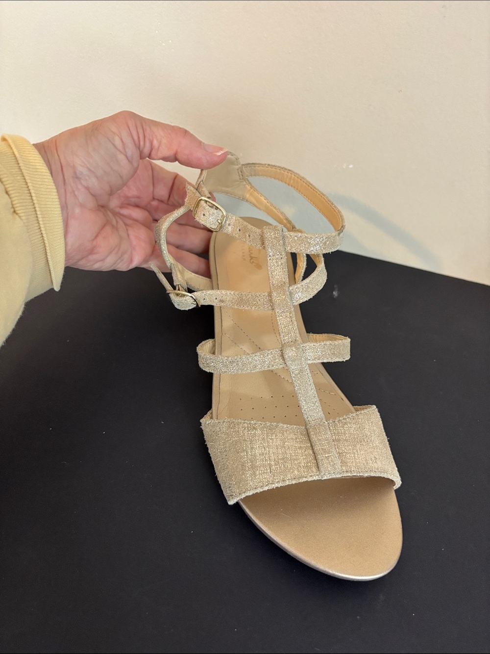 Clarks Artisan Wedge Gladiator  Gold Sparkle Suede Sandals  Size 8